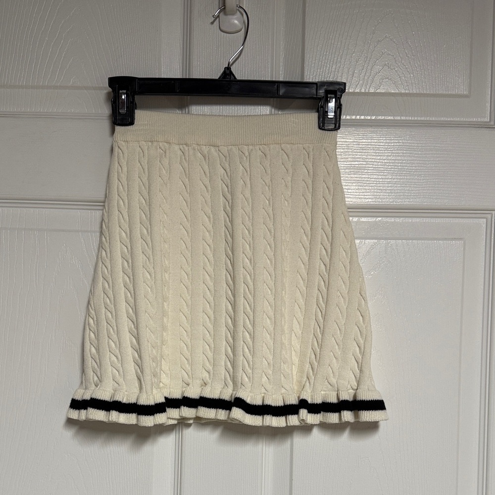 Elegant Cream Cable Knit Skirt